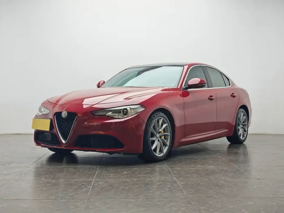 Alfa Romeo Giulia 2.0T 280HP Luxury Edition 2019