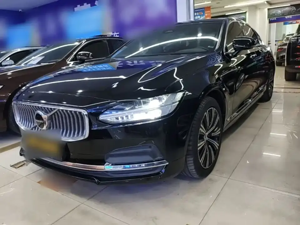 Volvo S90 B5 Momentum Luxury Edition 2022