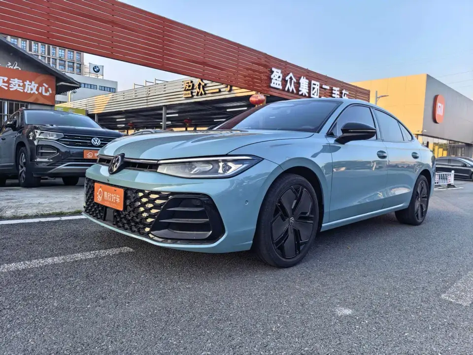 Volkswagen Passat Model Pro 380TSI Starlight Dragon Premium Edition 2024