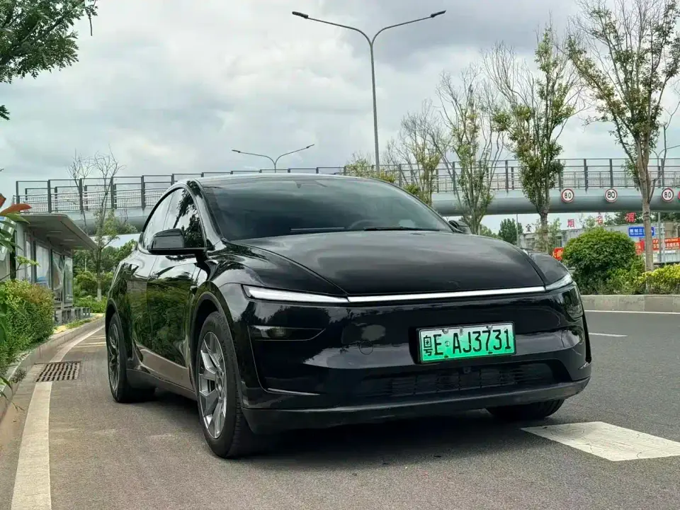 Tesla Model Y L Facelift Long Range AWD 2025