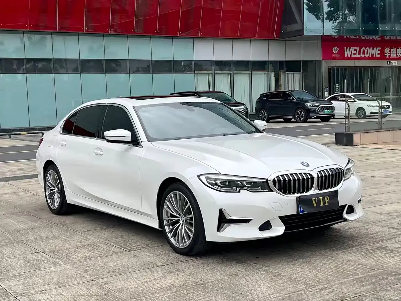 BMW 3 Series 325Li Launch Edition 2019 — фото 3