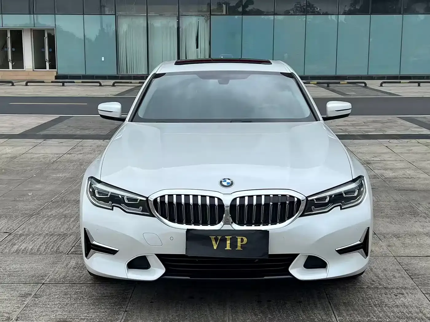 BMW 3 Series 325Li Launch Edition 2019 — фото 2