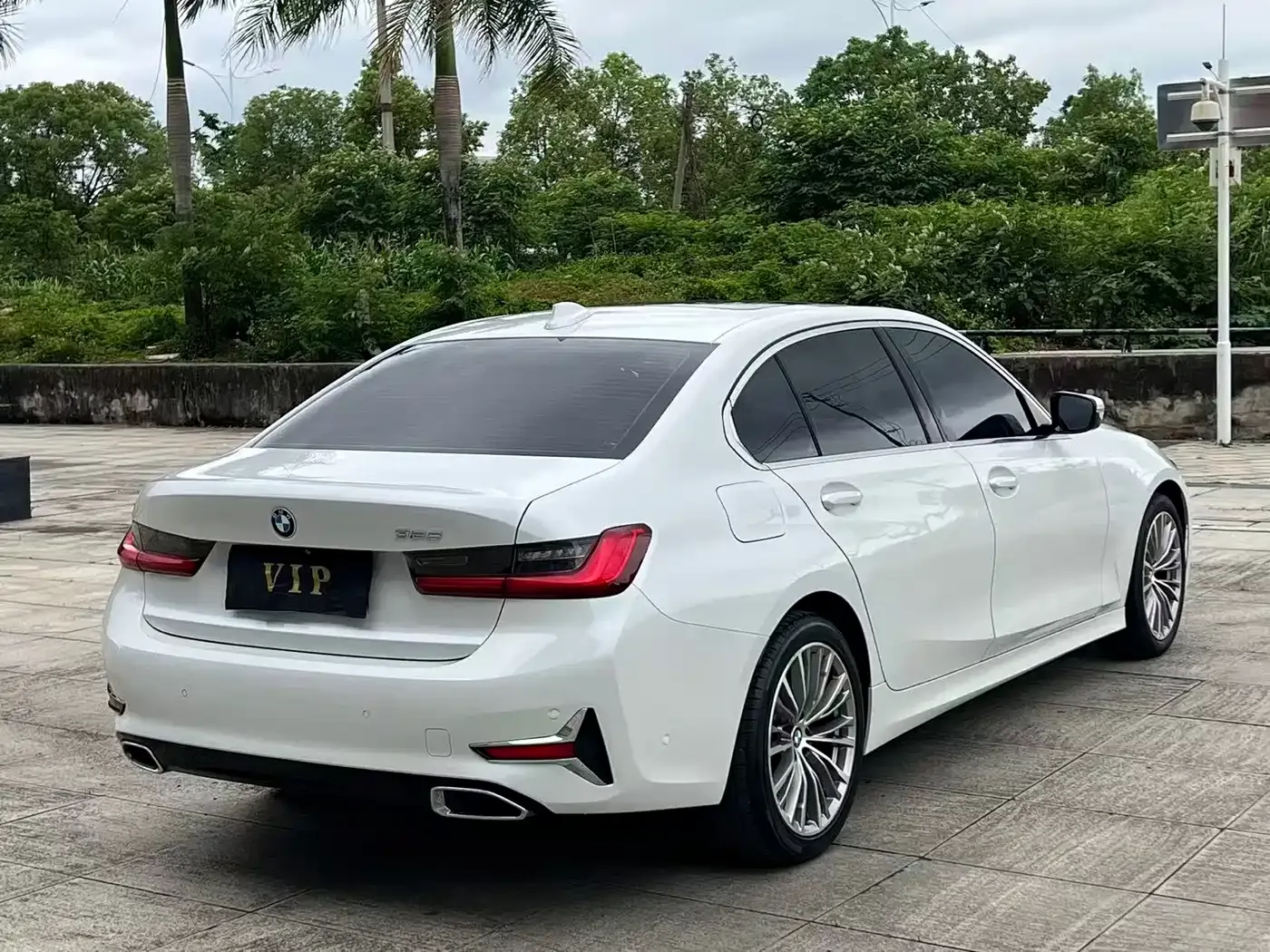 BMW 3 Series 325Li Launch Edition 2019 — фото 6