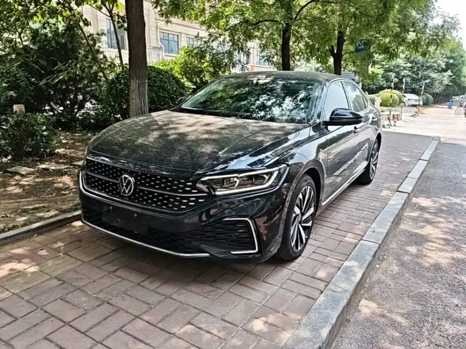 Volkswagen Passat 330TSI Starlight Luxury Edition 2022