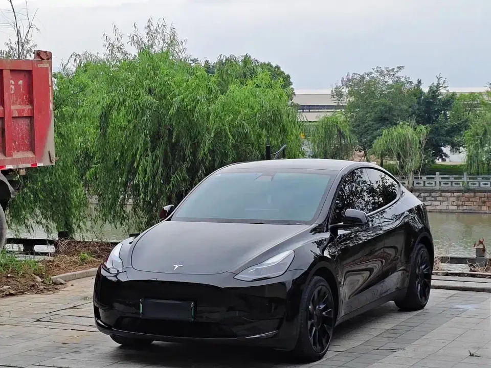 Tesla Model Y Facelift Rear-Wheel Drive Version 2023