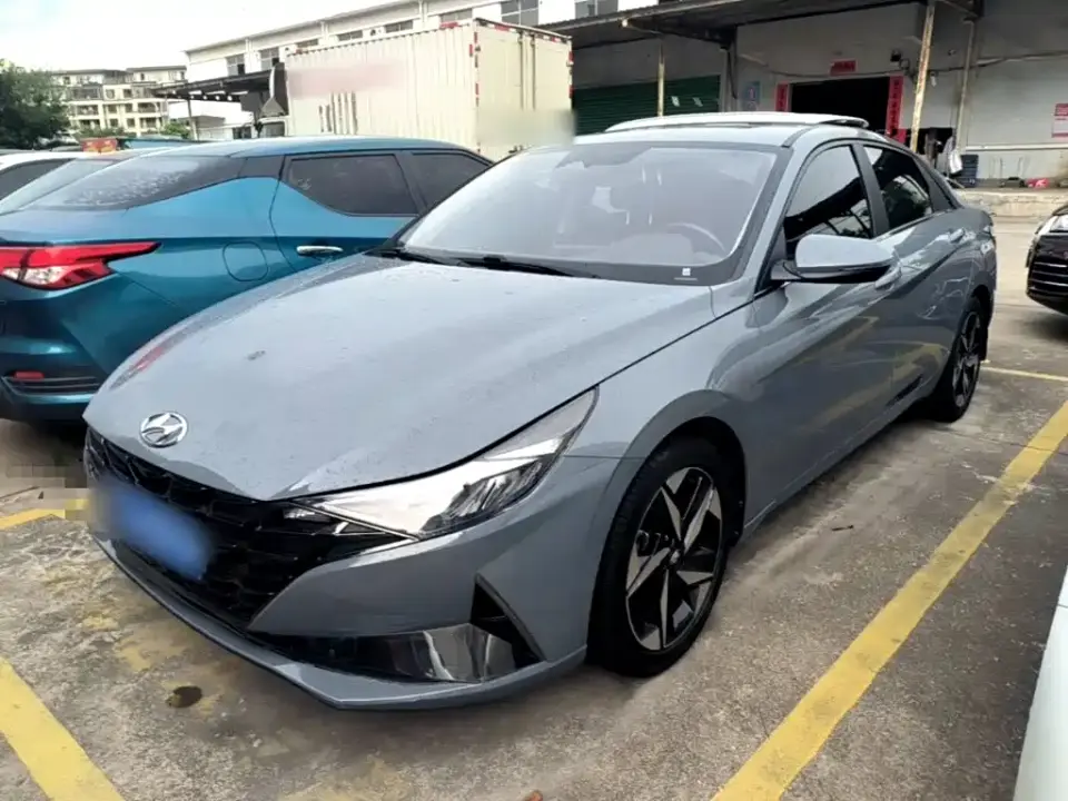 Hyundai Elantra 1.5L CVT LUX Premium Edition 2022