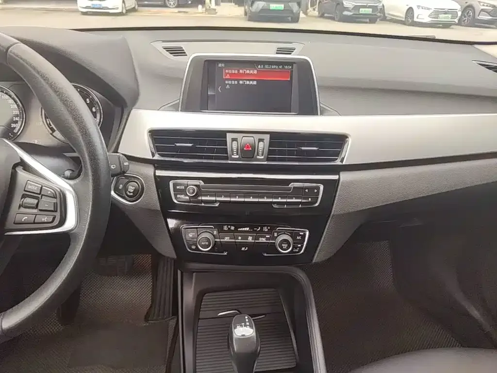 BMW X1 sDrive20Li Leading Model 2019 — фото 13