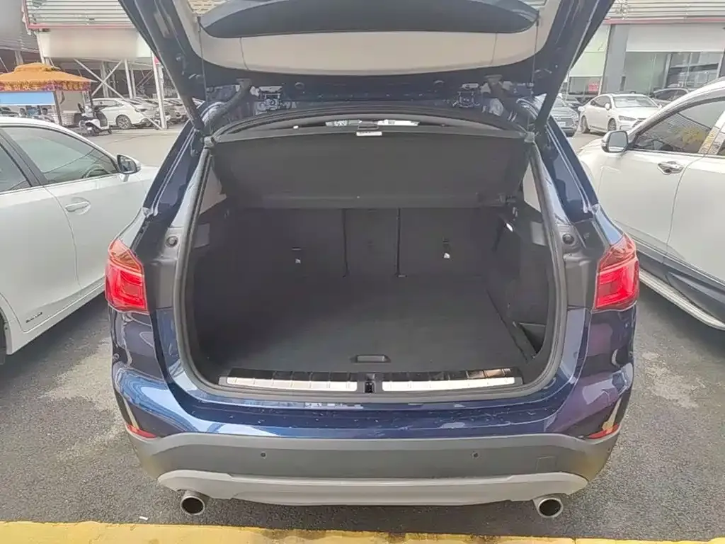 BMW X1 sDrive20Li Leading Model 2019 — фото 19