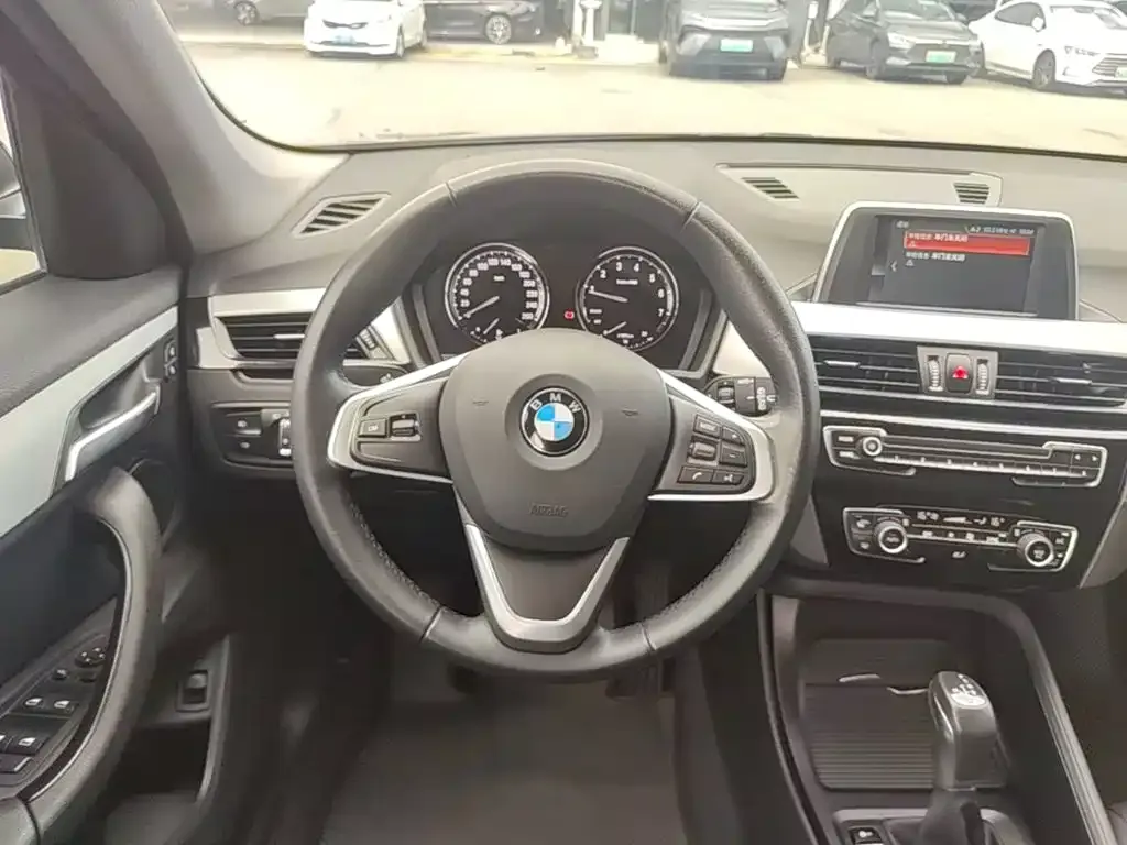 BMW X1 sDrive20Li Leading Model 2019 — фото 11