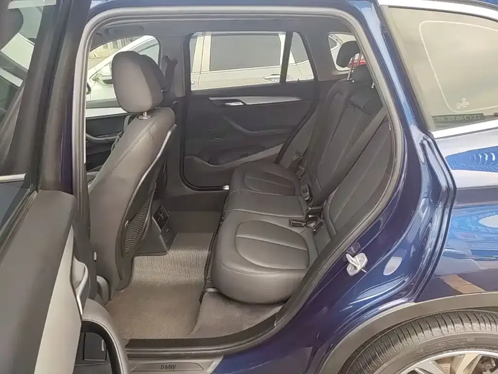 BMW X1 sDrive20Li Leading Model 2019 — фото 17