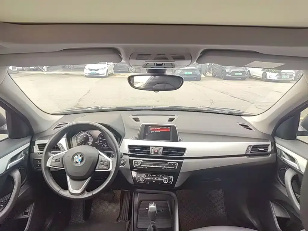 BMW X1 sDrive20Li Leading Model 2019 — фото 10