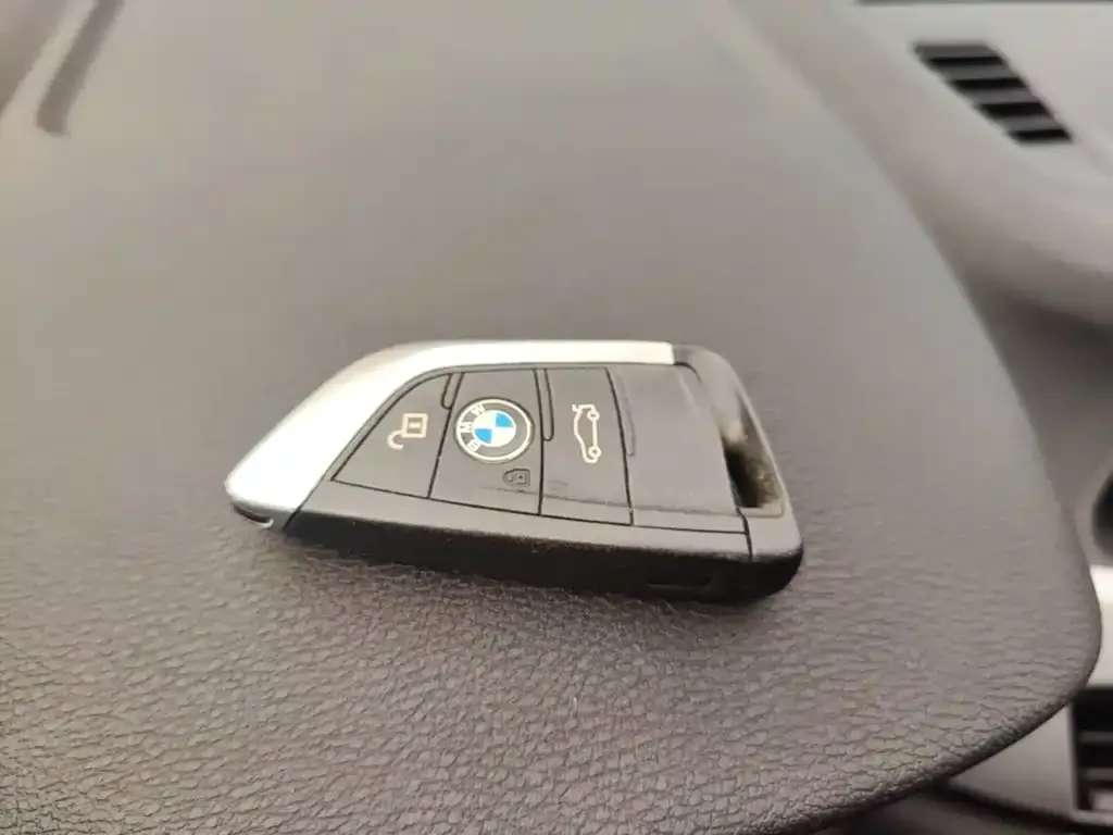 BMW X1 sDrive20Li Leading Model 2019 — фото 9