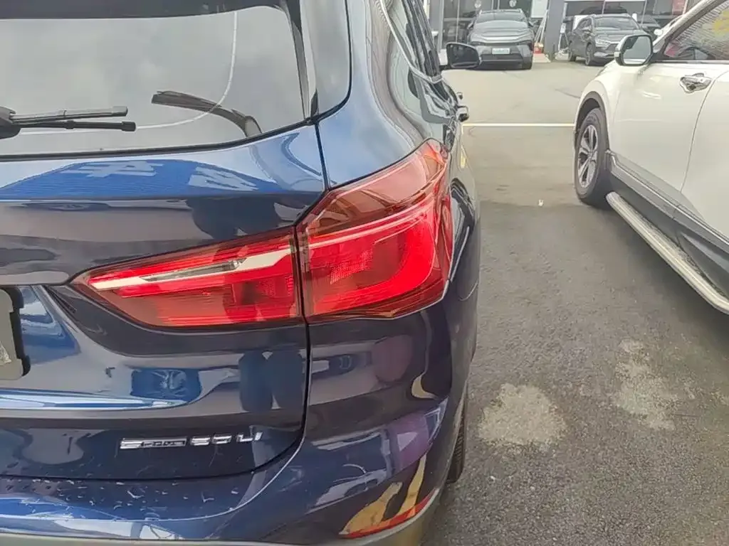 BMW X1 sDrive20Li Leading Model 2019 — фото 8
