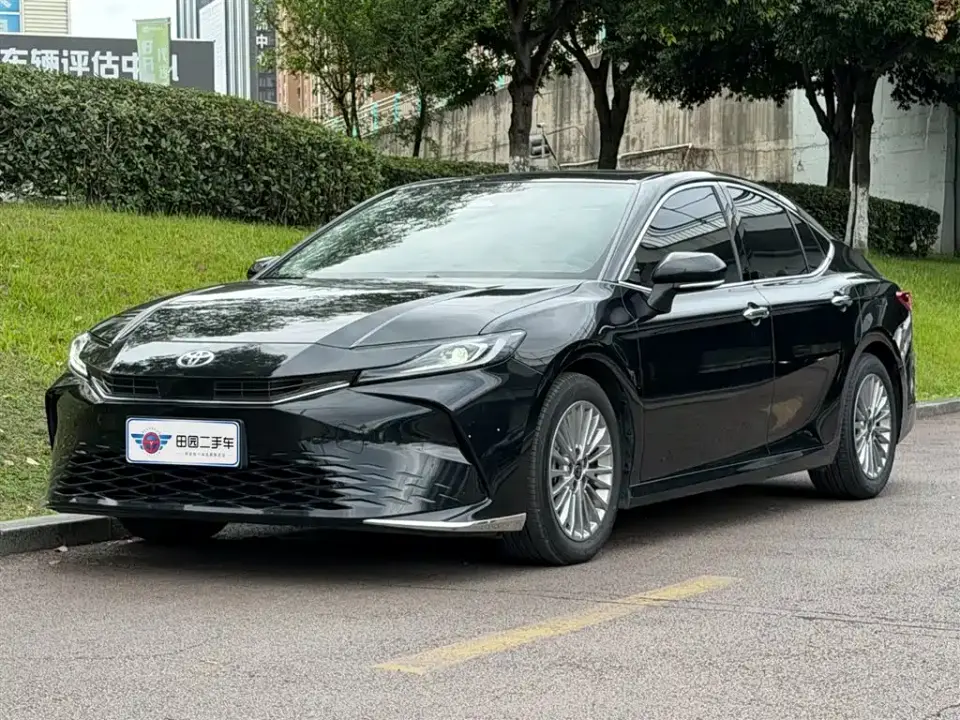 Toyota Camry 2.0GVP Luxury Edition 2024