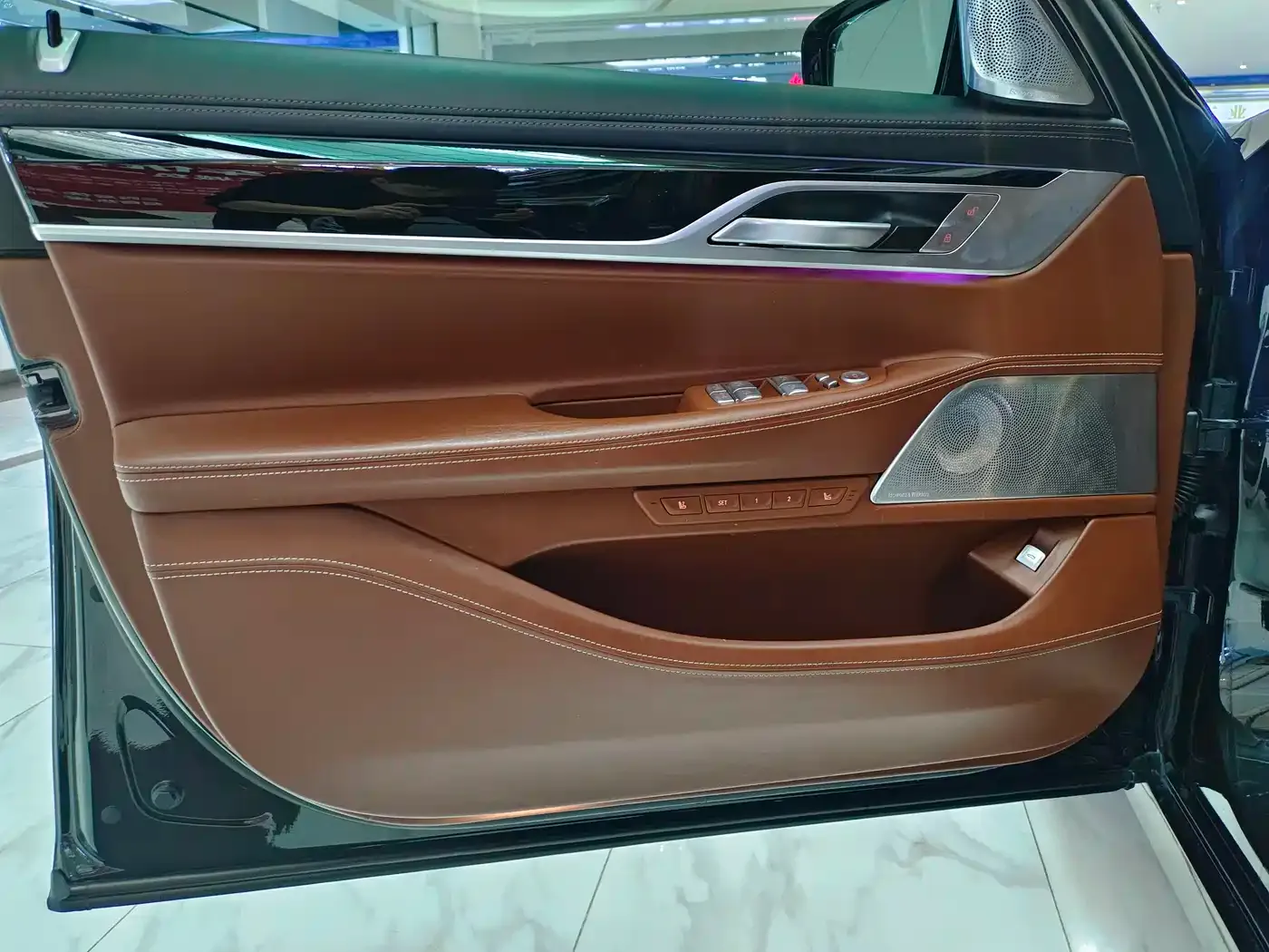 BMW 7 Series 740Li xDrive Premium Type Excellence Package 2019 — фото 5