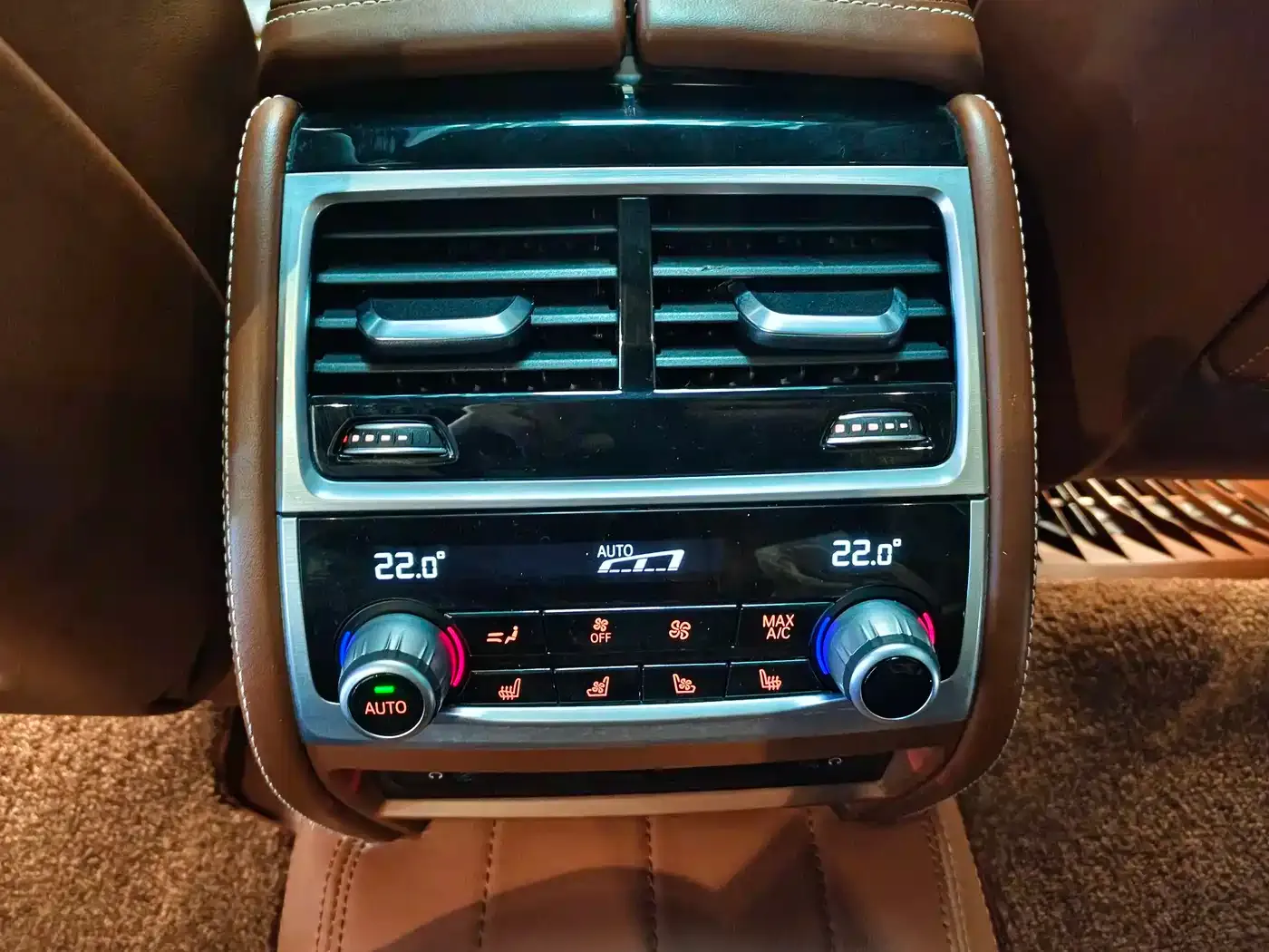 BMW 7 Series 740Li xDrive Premium Type Excellence Package 2019 — фото 17