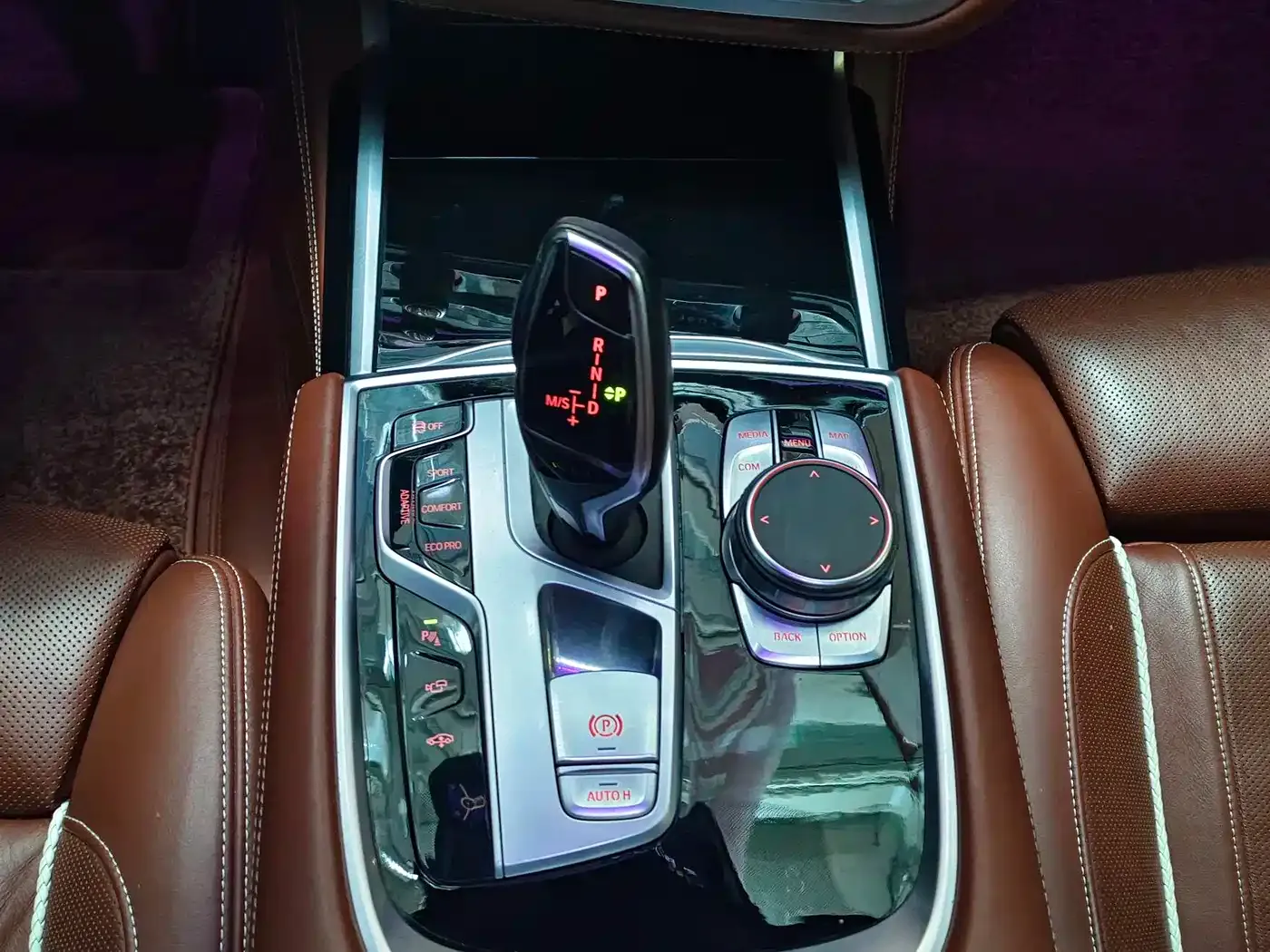 BMW 7 Series 740Li xDrive Premium Type Excellence Package 2019 — фото 11