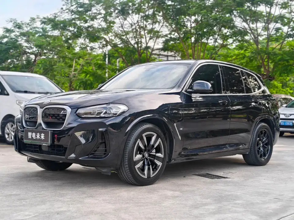BMW iX3 Facelift Leading Model 2023
