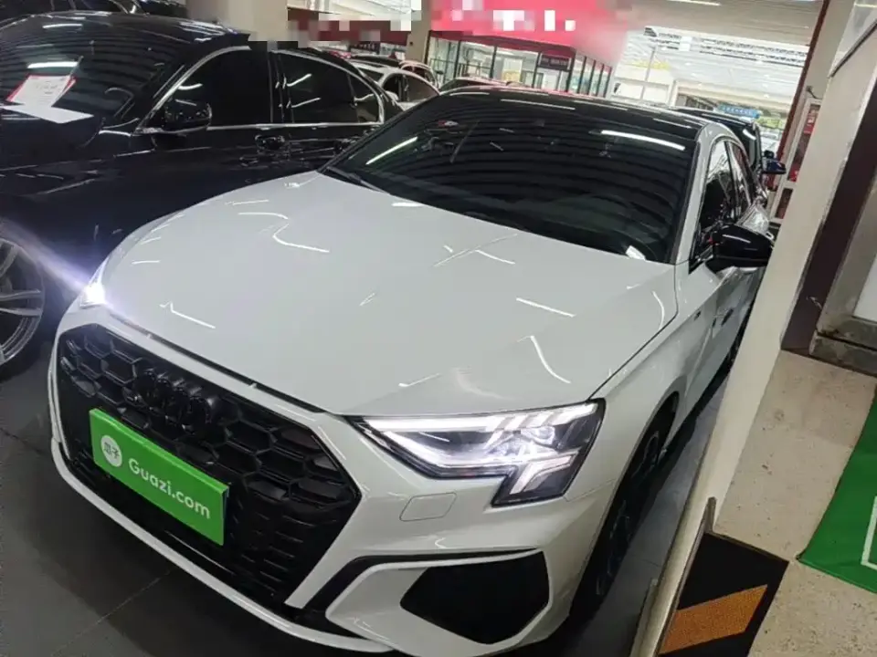 Audi A3 Model Sportback 35 TFSI Luxury Sport 2024