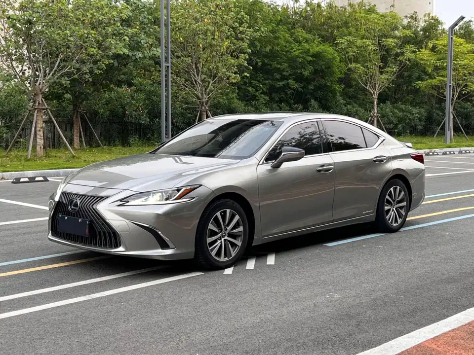 Lexus ES 300h Excellence Edition China VI 2019