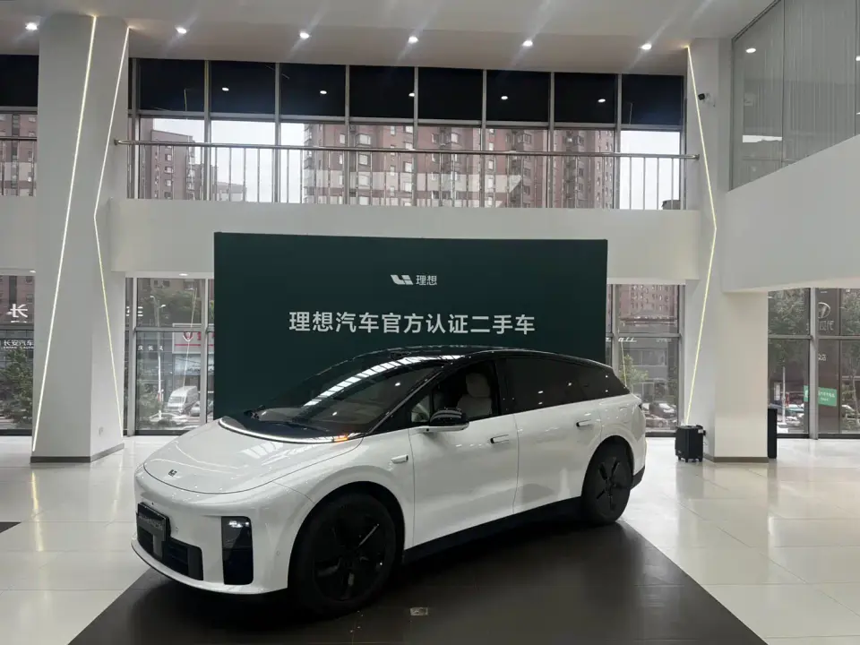 Li Auto i6 4WD Base Model 2025