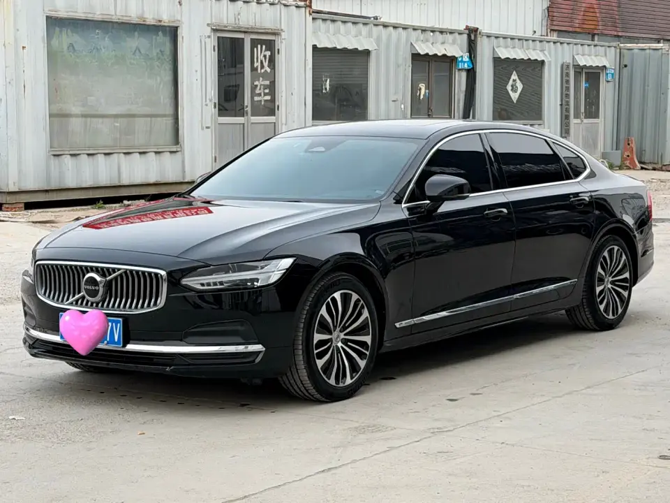 Volvo S90 B5 Momentum Luxury Edition 2024