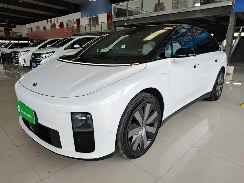 Li Auto i6 2WD Base Model 2025