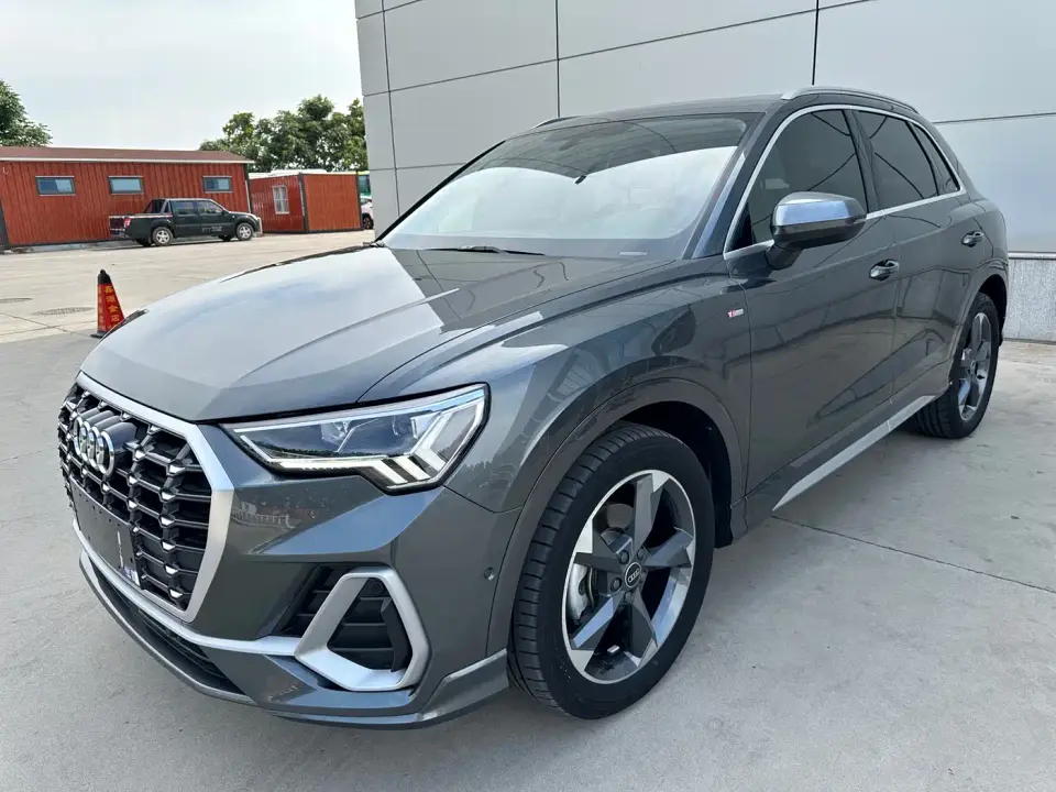 Audi Q3 35 TFSI Fashion Dynamic (1.4T) 2023