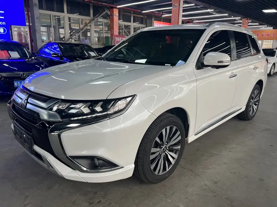 Mitsubishi Outlander 2.4L 4WD Deluxe Edition 7-Seater 2021