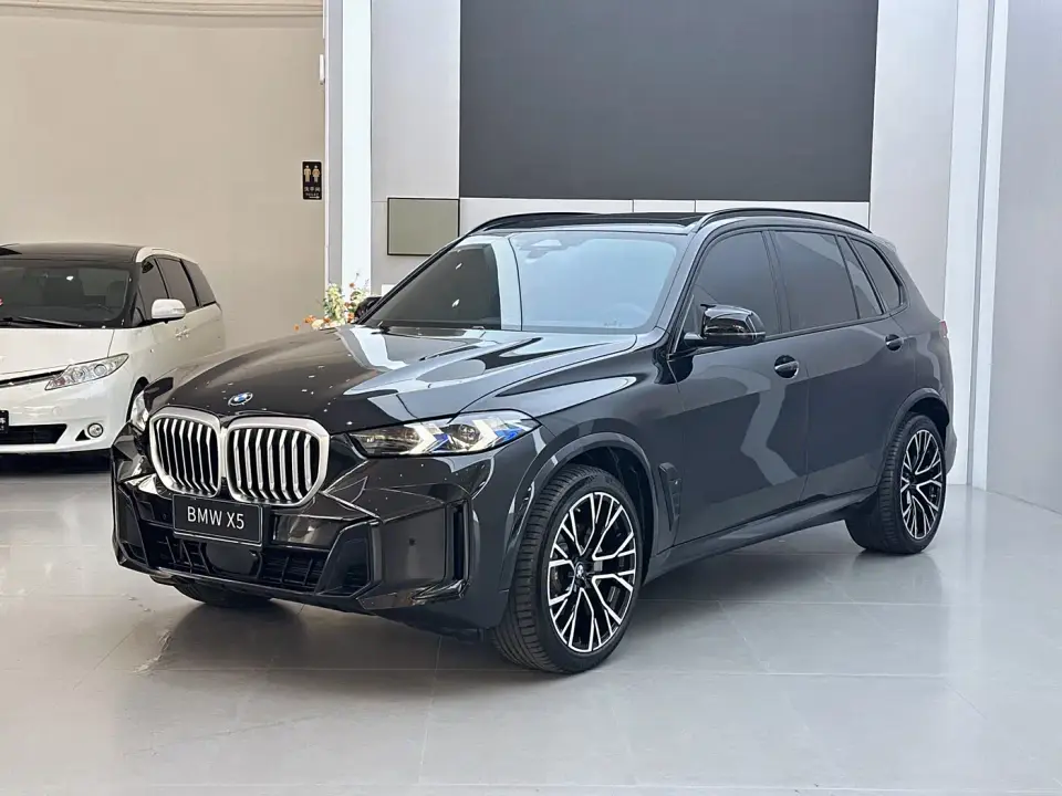 BMW X5 xDrive 40Li M Sport Black Night Package 2024