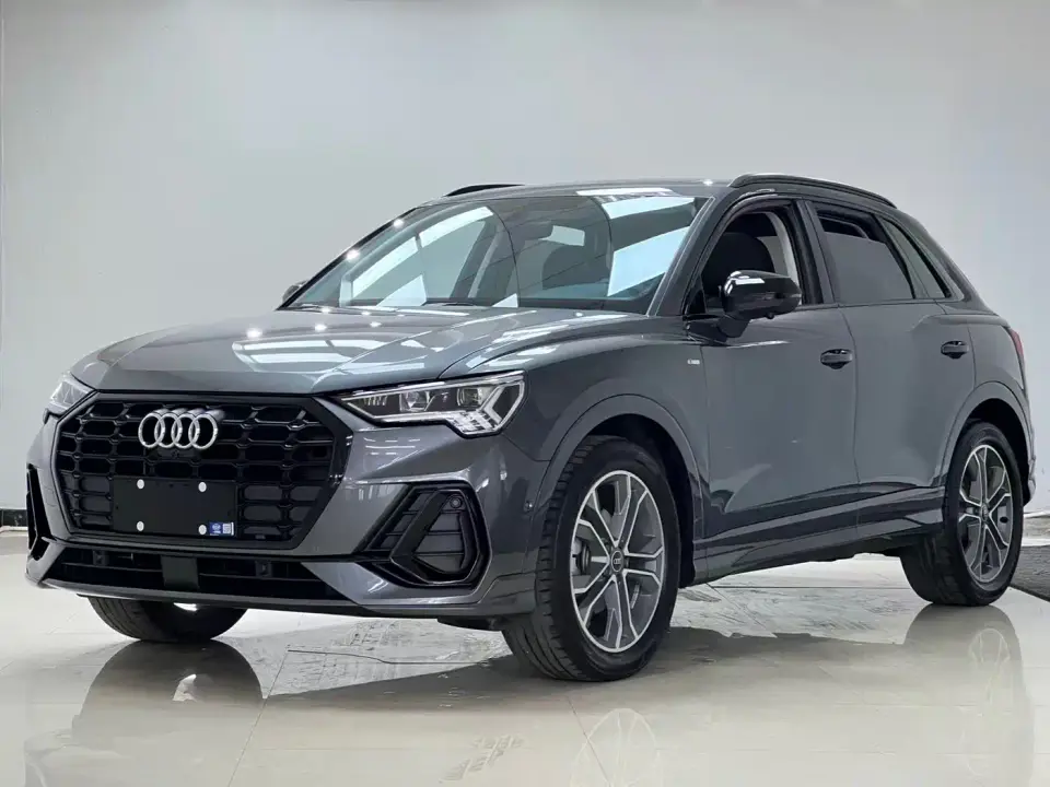 Audi Q3 35 TFSI Fashion Dynamic (1.4T) 2022