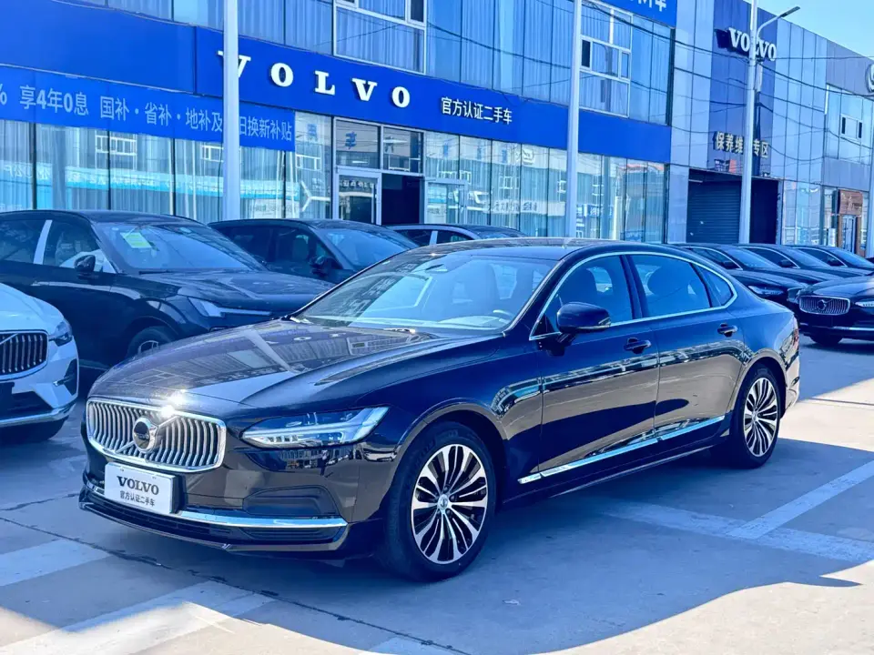 Volvo S90 B5 Momentum Luxury Edition 2024