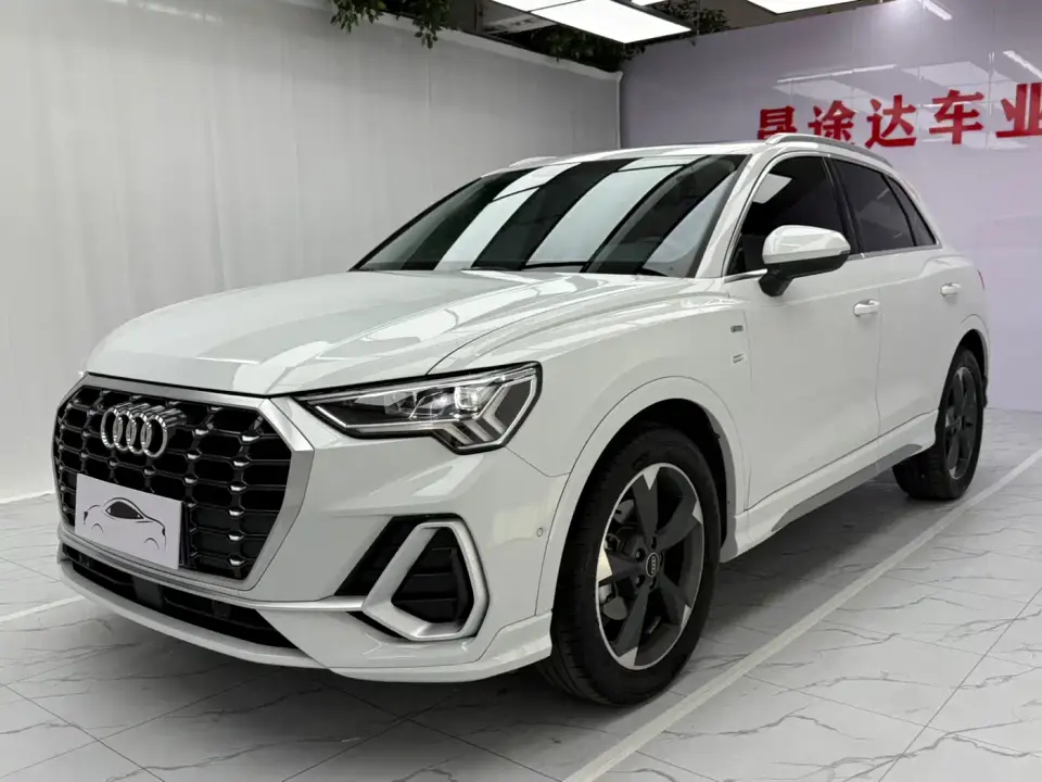 Audi Q3 35 TFSI Fashion Dynamic (1.4T) 2022