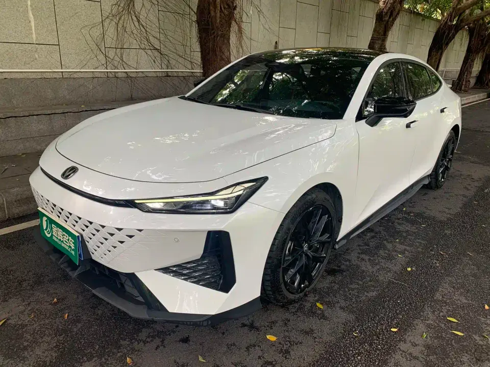 Changan UNI-V 1.5T Deluxe 2024