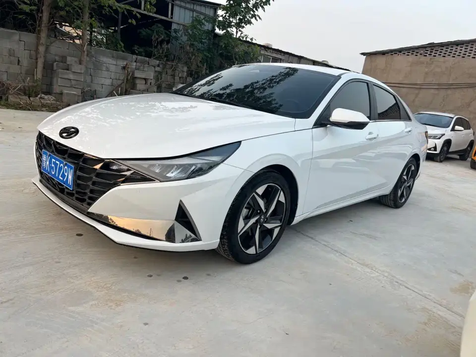 Hyundai Elantra 1.5L CVT LUX Premium Edition 2022