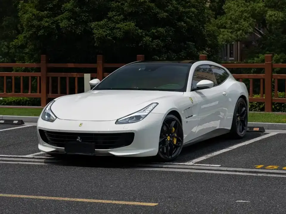 Ferrari GTC4Lusso 3.9T V8 2019