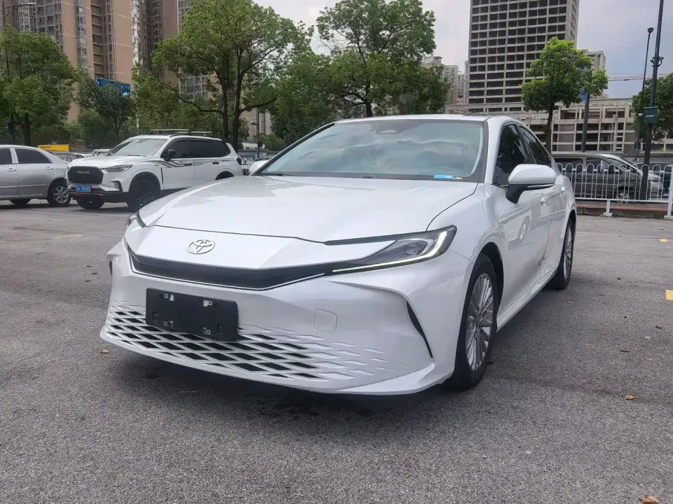 Toyota Camry 2.0E Elite Edition 2025