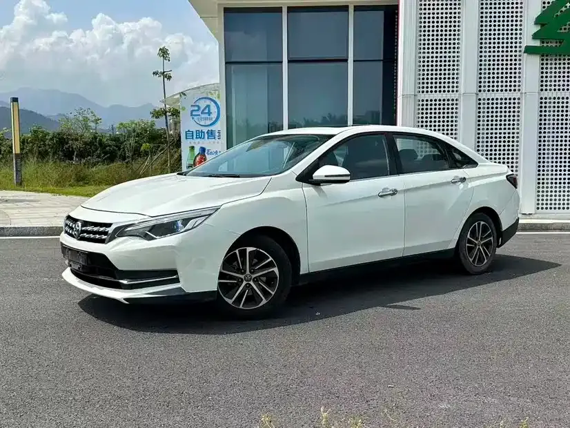 Venucia D60 1.6L XL CVT Smart Connect Elite Edition (ISS) 2019