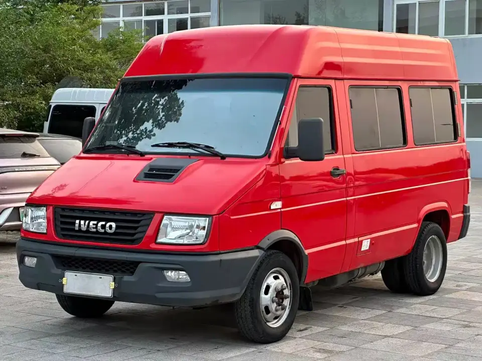 Iveco Daily Model 2.5T A35M1 Short Wheelbase Medium Roof Dual Tires Sliding Door 5-9 Seats 2023