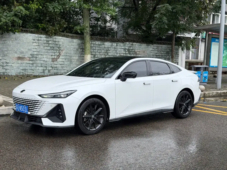 Changan UNI-V 1.5T Luxury Edition 2023