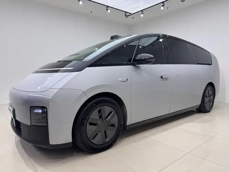 Li Auto MEGA Ultra 2024