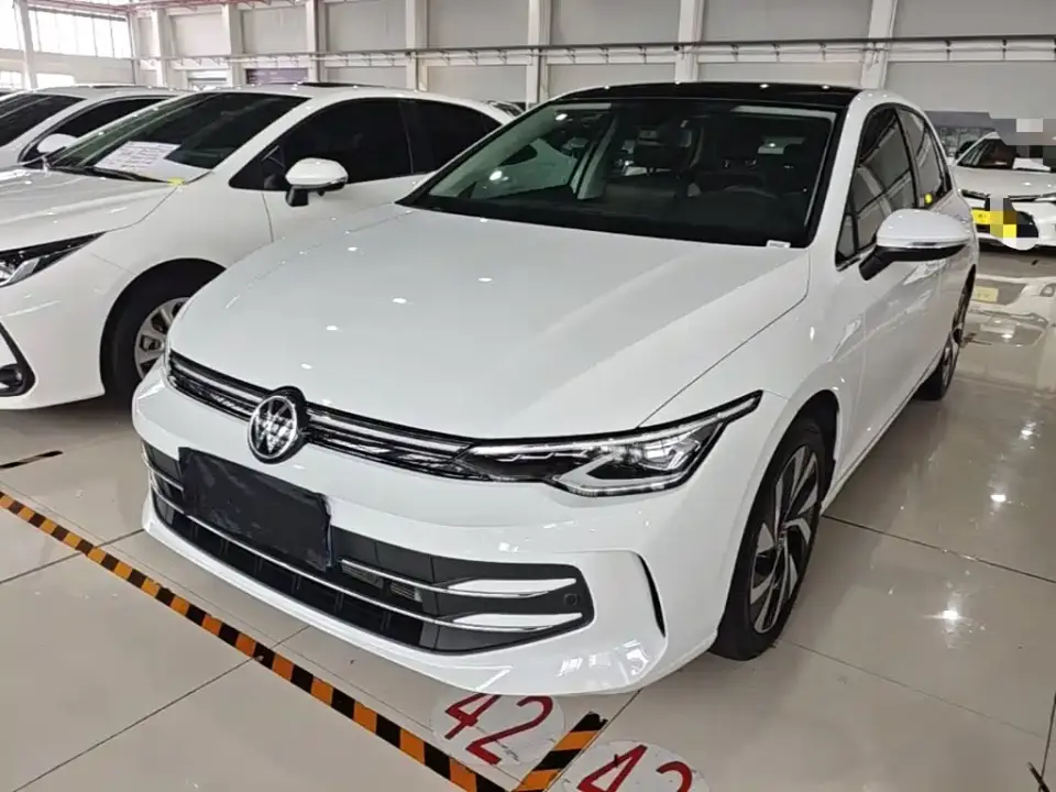 Volkswagen Golf 300TSI Pro 2025
