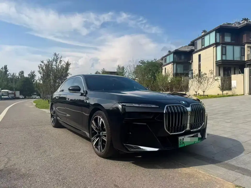 BMW i7 Model xDrive60L M Sport Package 2023