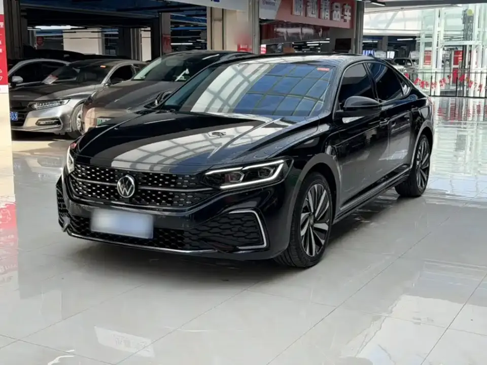 Volkswagen Passat 330TSI Starlight Luxury Edition 2023
