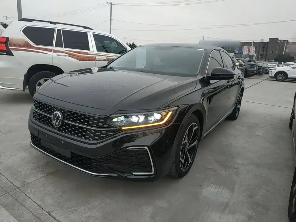 Volkswagen Passat Facelift 330TSI Starlight Elite Edition 2023