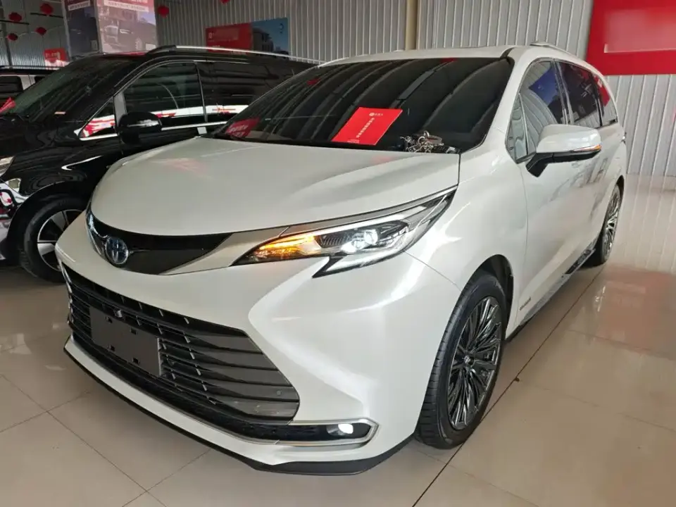 Toyota Sienna 2.5L Hybrid Premium Edition 2024