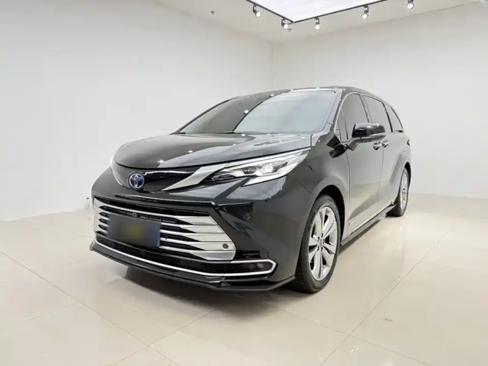 Toyota Sienna 2.5L Hybrid Platinum Edition 2023