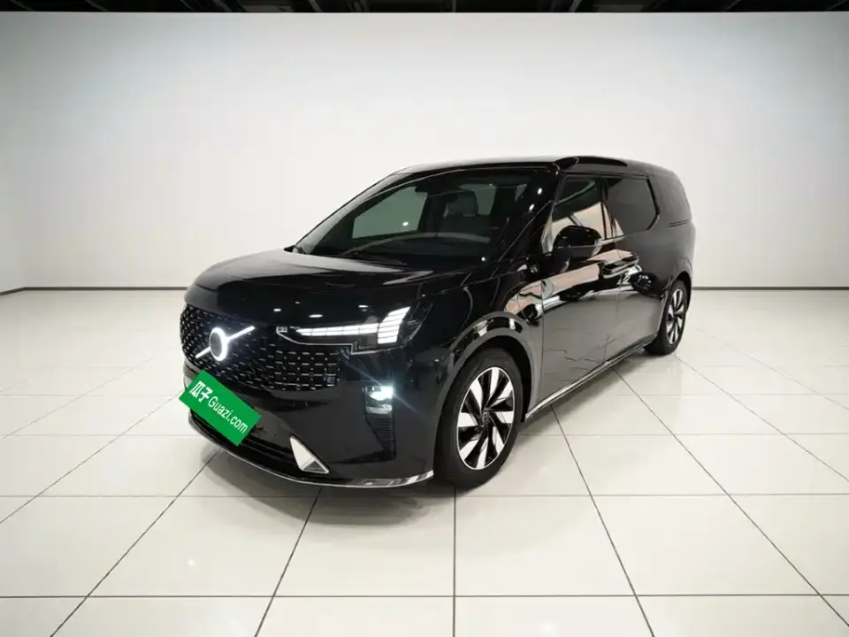Volvo EM90 Ultra Six-Seater 2024