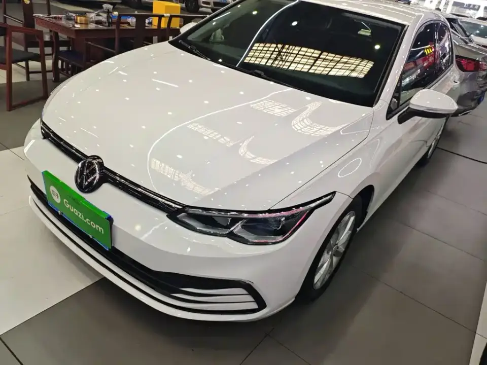 Volkswagen Golf Model 200TSI DSG 2023