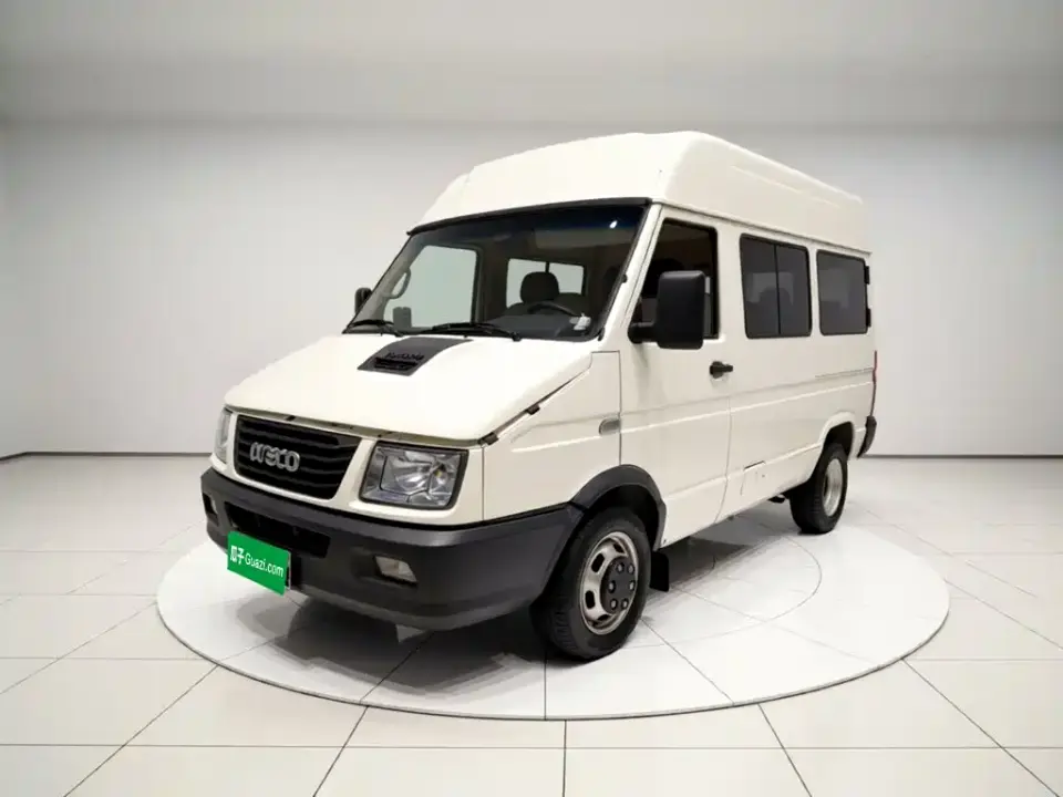 Iveco Daily Model 2.5T A35 M1 Passenger Vehicle 5-9 Seats Short Wheelbase Medium Roof Dual Tires Sliding Door 2023